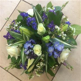 fwthumbblue and white posie wreath.jpg
